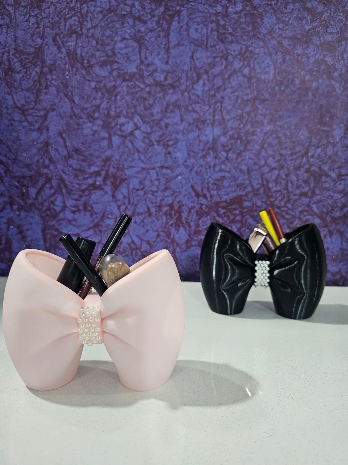 Elegant Bow-Shaped Makeup & Pen Holder – Cute Desk Organizer for Cosmetics, Stationery & Vanity